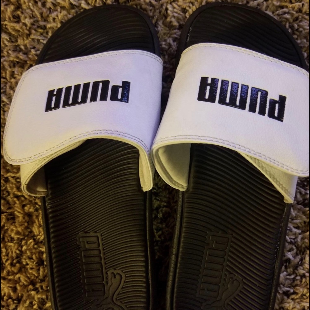 MENS SIZE 9 (WOMEN SIZE 11) PUMA SLIDES